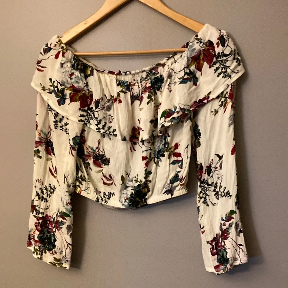 Long Sleeve Crop Top - Picture 4 of 5